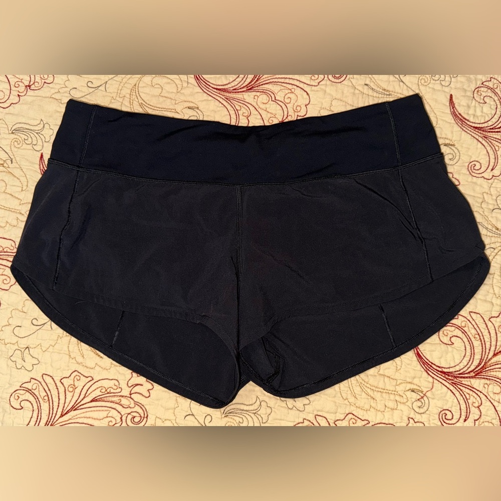 Lululemon Speed Up Shorts. 2.5” Length. Size 6 Regular